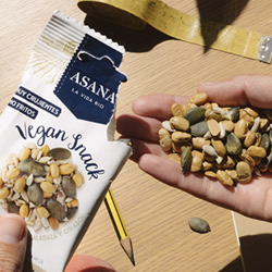 Vegan Snack Asana Bio en DisfrutaBox Mens Sana in Corpore Sano Vegan Snack Asana Bio en DisfrutaBox Mens Sana in Corpore Sano