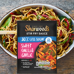 Salsa Sweet Chilly & Garlic Sharwoods en DisfrutaBox Aqu&iacute; cabemos todos